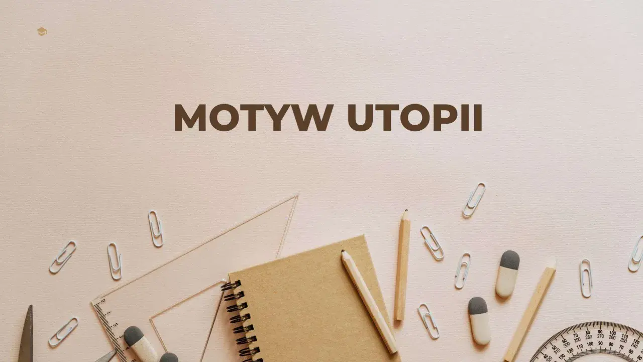 Notatnik, ołówki, linijka i spinacze na jasnym tle.