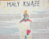 Mały Książę z gwiazdkami i cytatami z książki. "Stajesz się odpowiedzialny na zawsze za to, co oswoiłeś.