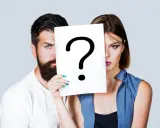 Para ukrywa twarze za znakiem zapytania. Czy to gra, czy szantaż emocjonalny?
