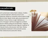 Otwarta książka z suchymi kwiatami przyklejonymi taśmą do stron.