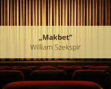 Widok na puste czerwone fotele w teatrze z zasłoną i napisem "Makbet" Williama Szekspira.