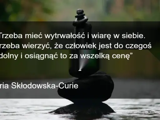 Kamienie ułożone w stos symbolizują wytrwałość. Cytaty motywacyjne Marii Skłodowskiej-Curie przypominają o wierze w siebie i dążeniu do celu.